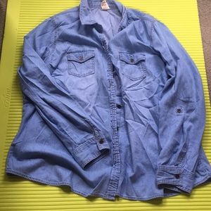 ••5 FOR $25•• Button-Up Shirt